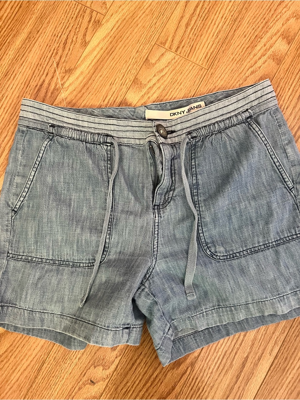 Dkny Women's Light Blue Denim Shorts size 4